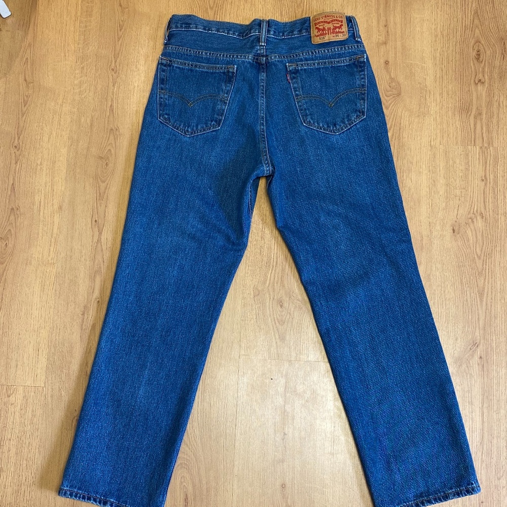 LEVIS STRAUSS & CO 516